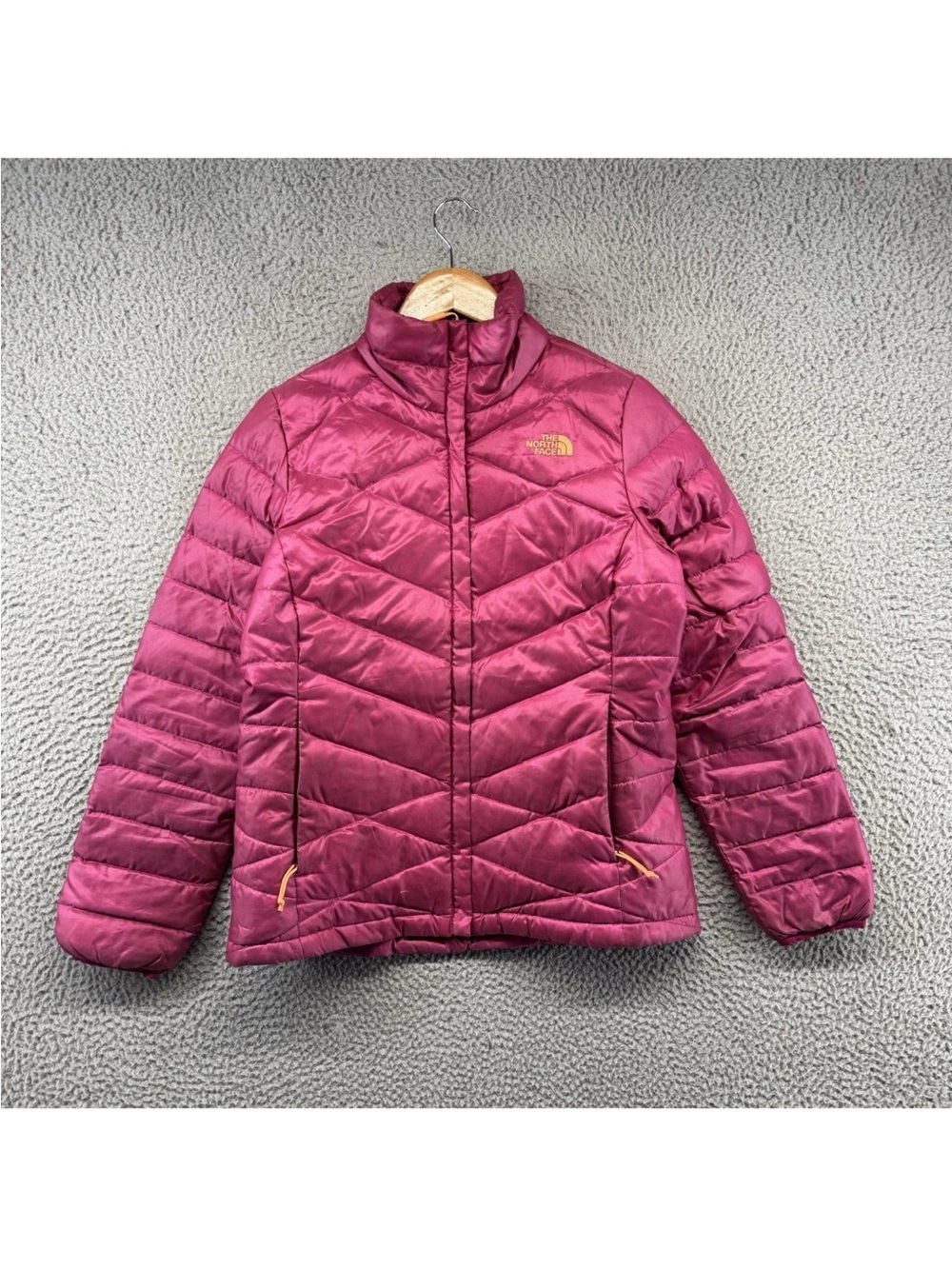 The North Face Women's pink Packable Puffer Jacket 550 size m